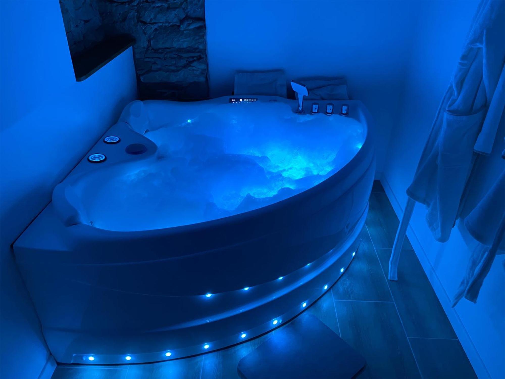 Love Room- Spa- Escale Amoureuse Puygaillard-de-Quercy Exterior photo
